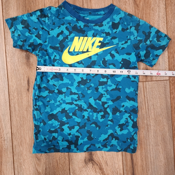 Nike Camo Tee and Neon Shorts Set - Picture 6 of 11